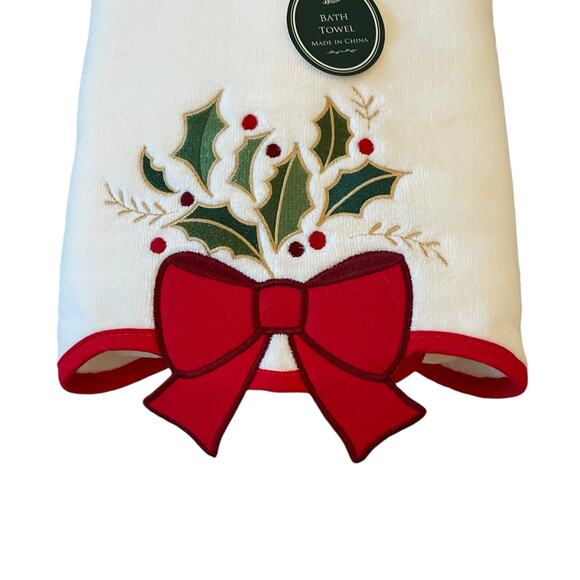 Wellesley Manor Christmas Decorative Bath Towel Embroidered Holly Red Bow New - Picture 6 of 16